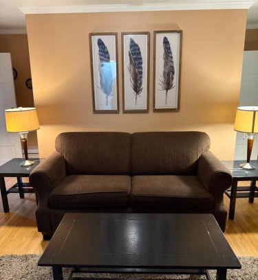 Waterford Valley Apartamento | Midstream Manor Unit 7, 2 Bedroom Apartment