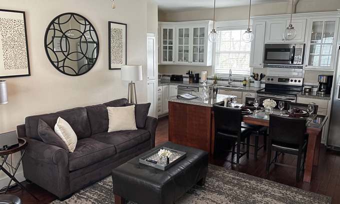 Westfort Apartamento | Midtown Apt - 2Bed / 2Bath - ¡Jacuzzi privado y patio! - Cerca de Pearl y Dtwn