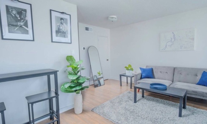 Crosstown Apartamento | Midtown, Gated Parking, Keyless entry