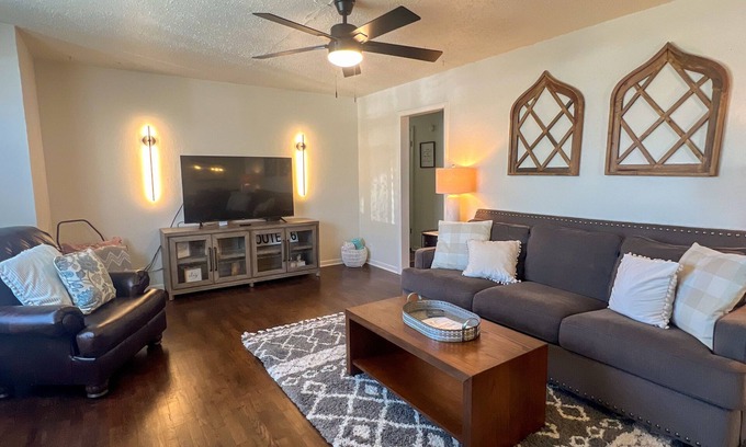 Joplin Casa | Midtown ~ Route 66 Rancher: Right by 249 HWY