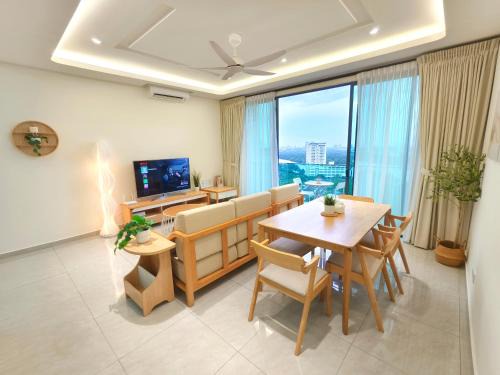Central District Apartamento | MidValley Super Lake View 3BR-8px with 2 GFloor CP
