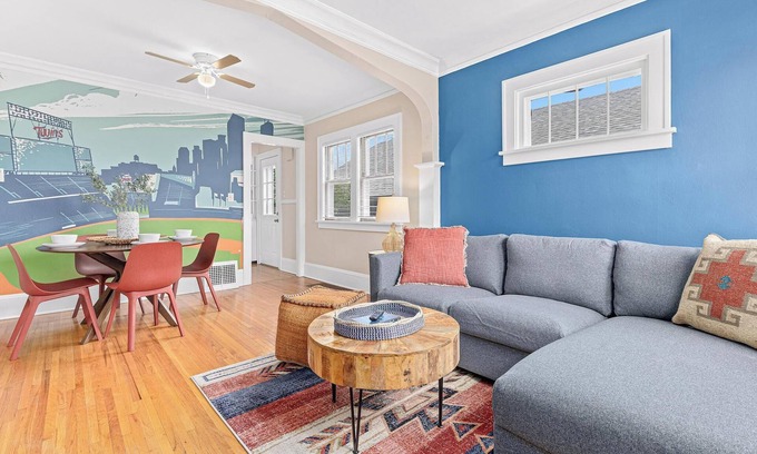 Midway Casa | Midway Marvel: Central Location, Walk to Light Rail, Fast WiFi, Free Parking