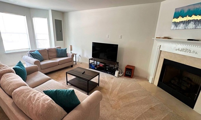 Mableton Casa | Midweek Pricing! 2BR Retreat w/ Deck Near ATL