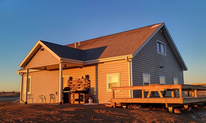 White Lake Cabina | Midwestern Prairie Bird Watcher Nature Lover Seclusion