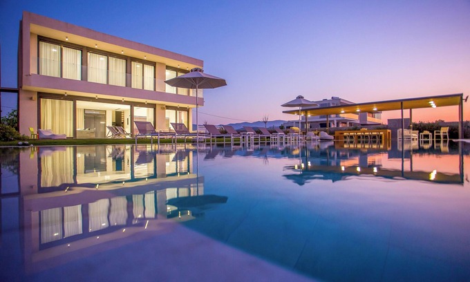 Fanai Villa | Villa de lujo frente a la playa con piscina infinita de 100m2 y jacuzzi en la playa