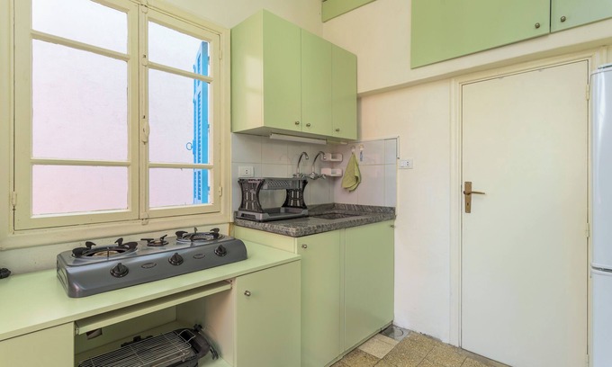 Beirut Apartamento | Mikaella's Cozy 1-BR with 24/7 Electricity