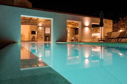 Maragas Villa | Mikri Sorriso - Luxurious Villa On The Beach