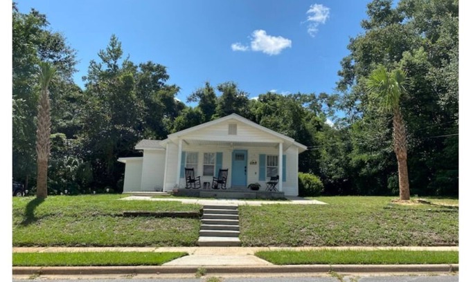 Milton Casa | Mil House in Downtown Milton!