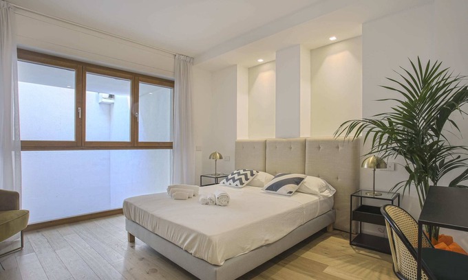 Porta Venezia Apartamento | Milan Chic Suite 6-hosted by Sweetstay