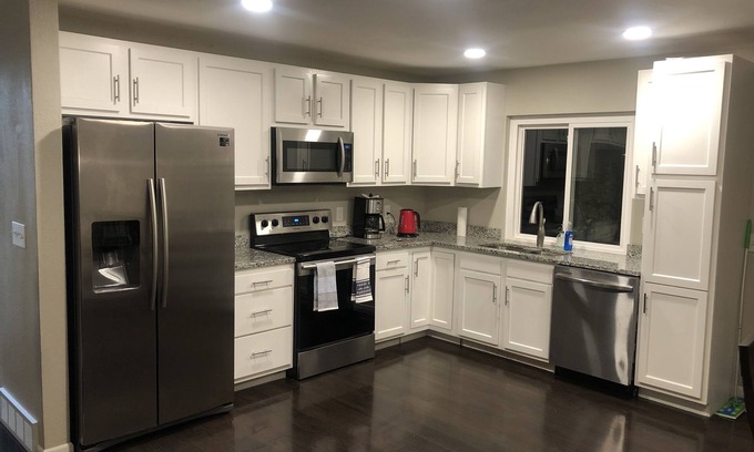 Aurora Casa | MileHi Vacation Home (near DIA, pet friendly, has a baby crib)