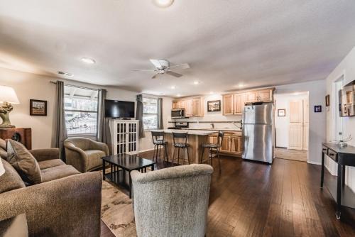 Ruidoso Casa | Miles Hacienda: Beautifully Remodeled, Centrally Located Ruidoso Cottage
