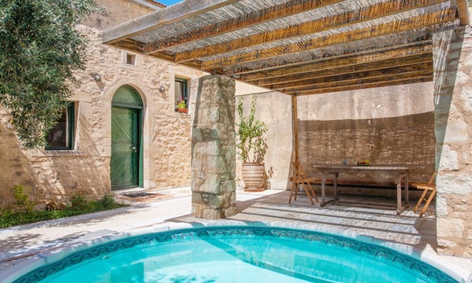 Roustika Casa | MILIO CASA: La tradición y la elegancia en Creta