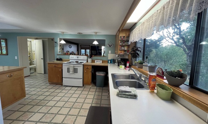Albion Otro | Milk and Honey Farmhouse, a charming family-friendly 3-bedroom stay in Albion.