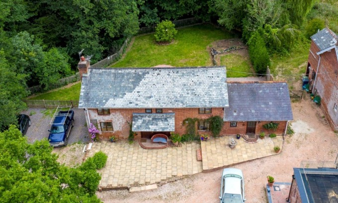 Bicton Cabaña | Mill Cottage: Hire In Aylesbeare, Devon
