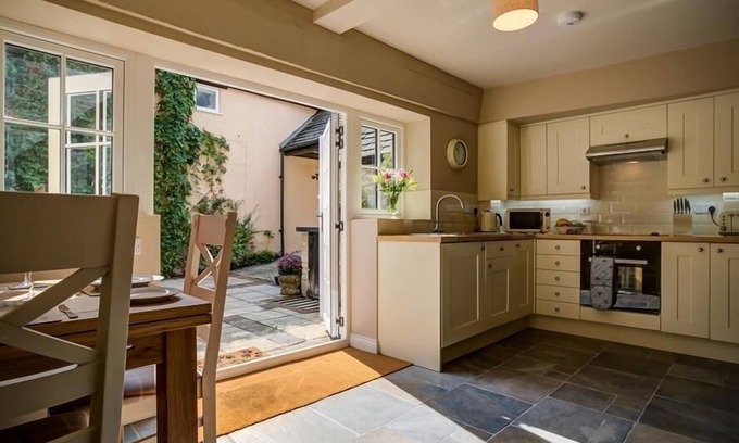 Burford Cabaña | Mill Race, BURFORD