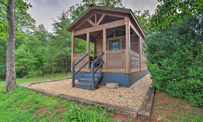 Mill Spring Cabina | ¡NUEVO! Mill Spring Cabin cerca de la bodega Parker-Binns!