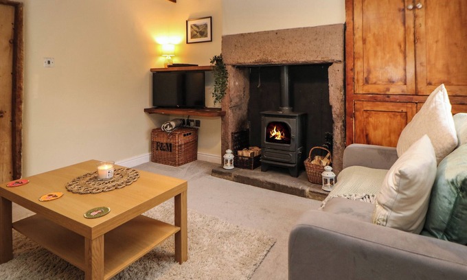 Cromford Casa | MILL WORKERS COTTAGE, family friendly, with open fire in Cromford