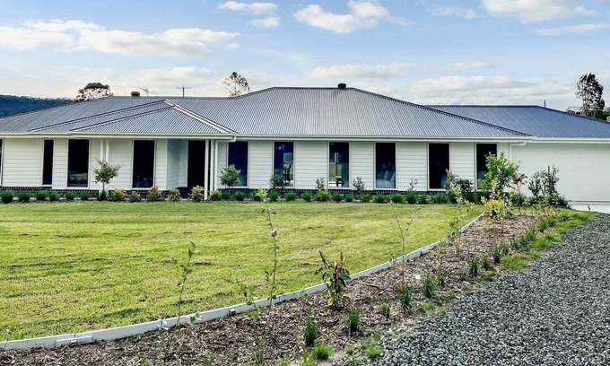 Millfield Casa | Millfield Garden House - Brand new house in quaint village setting
