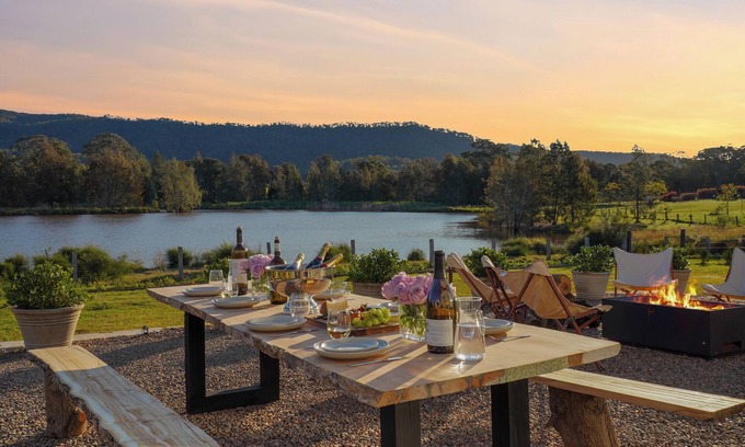 Millfield Casa | MILLFIELD WATERS Luxury Hunter Valley Accommodation AMAZING WATER MOUNTAIN VIEWS