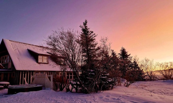 Borgarnes Casa | Milli Vina Guesthouse