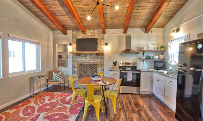 Canyon Lake Casa | Millie's Cottages Unit 3 - Phyllis