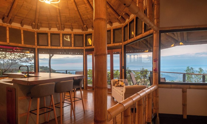 La Lindora Cabina | Million Dollar View Ecovilla
