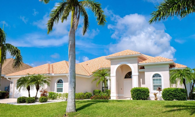 Cape Coral Villa | Million Dollar View Lakefront Home in Cape Coral