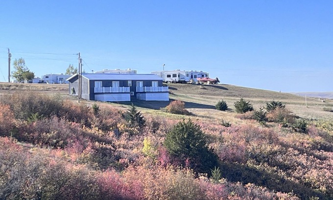 Fort Pierre Cabina | Million Dollar View Of Beautiful Lake Oahe! Hunting and Fishing Paradise!