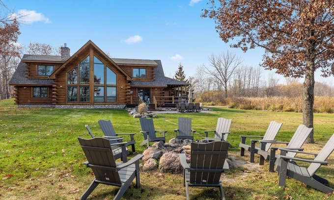 Aitkin Casa | MillMann's Lodge on Dam Lake SaunaPontoonSwim GAME ROOM