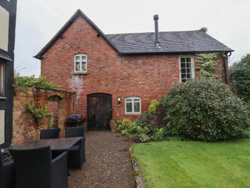Woolhope Casa | Millpond Bothy
