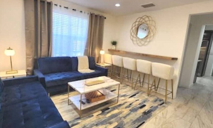 Fairvilla Casa | Mills House @WP. Sleeps 11 Renovated. Queen beds