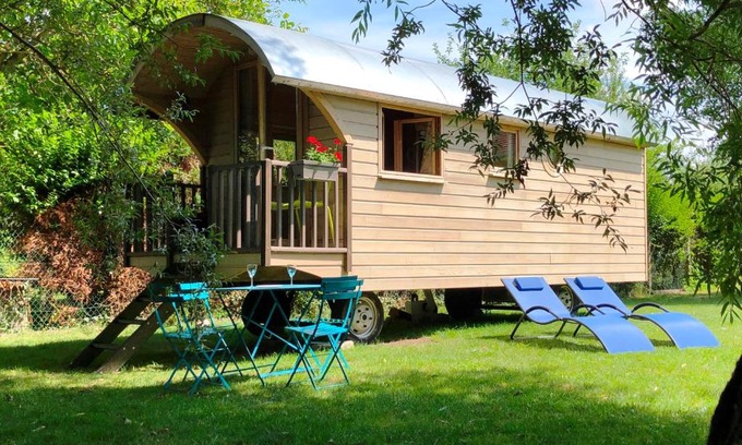 Milly-la-Foret Casa | Millygite Chalet-on-wheels by the river