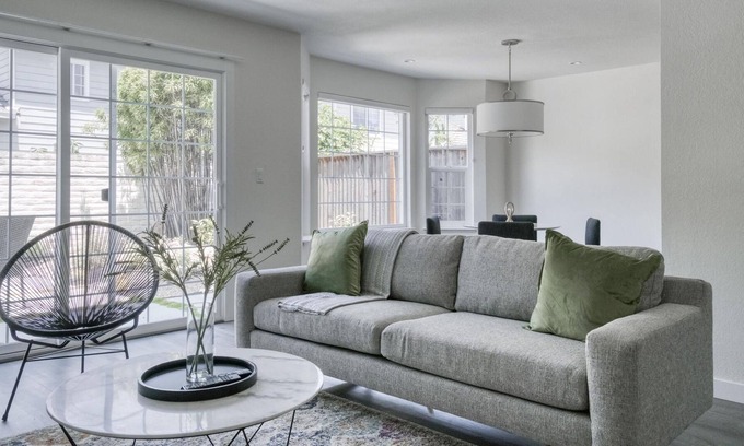 Milpitas Apartamento | Milpitas 2BR + Parking in Complex w/ Pool + Lake