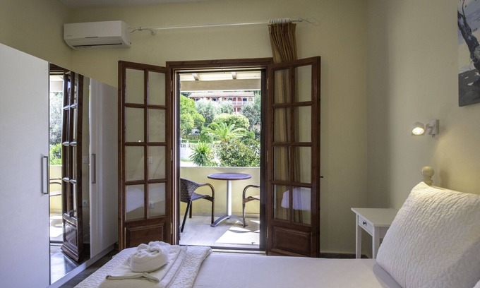 Agios Georgios Pagon Casa | Miltiadis Apartments