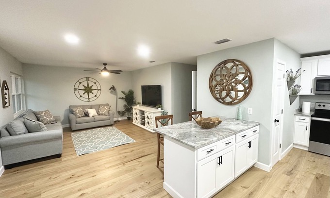 Milton Casa | Milton's Remodeled Cozy Retreat- 30min to Beaches and 4 min to Blackwater River