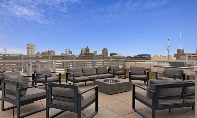 Westown Apartamento | Milwaukee Dreamy 1BD 1BA Downtown Apartment