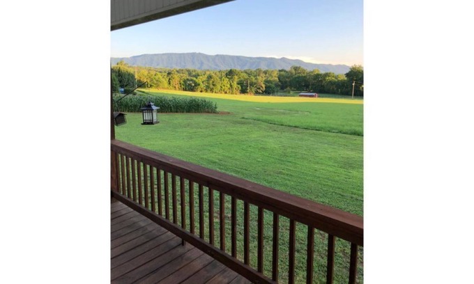 Seymour Otro | "Mimi n Bibi's" Country Home with a Mountain View