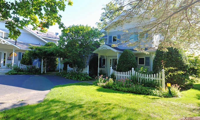Chautauqua Cabaña | Mimi's Lakefront Cottage