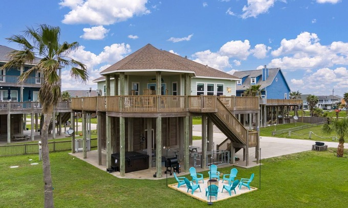 Crystal Beach Casa | Mimosa Cove - Seconds to the beach, beautiful view, loaded with amenities!