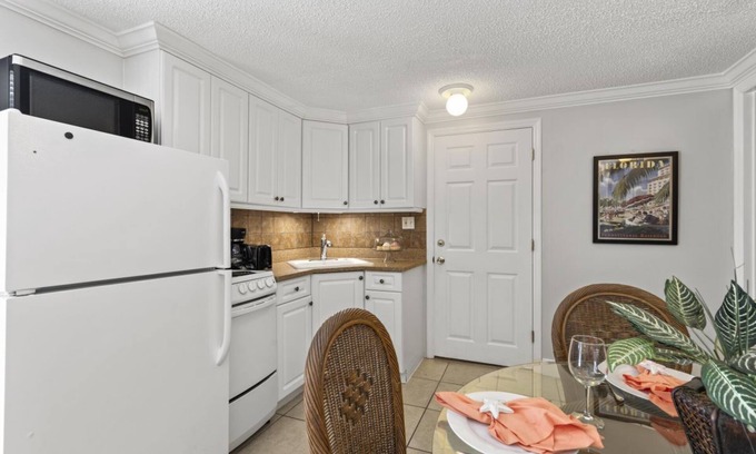 Siesta Key Village Casa | Mimosa | Pet Friendly Home Located in Siesta Key Village w/Heated Pool, Walk to Beach!