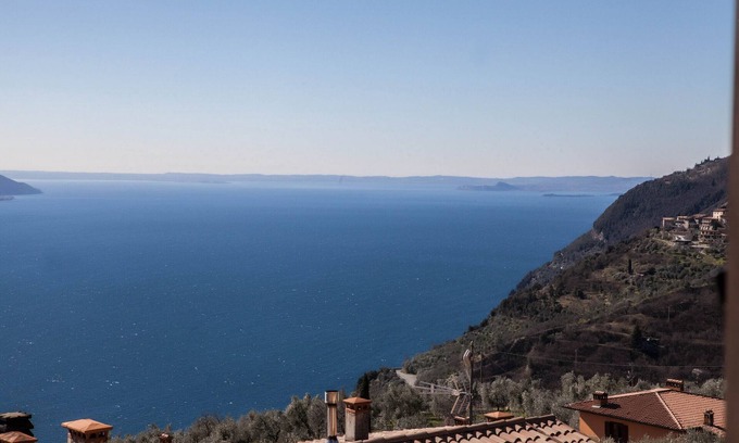 Oldesio Apartamento | Mimosa-Rebomaholidays, with marvellous lake view