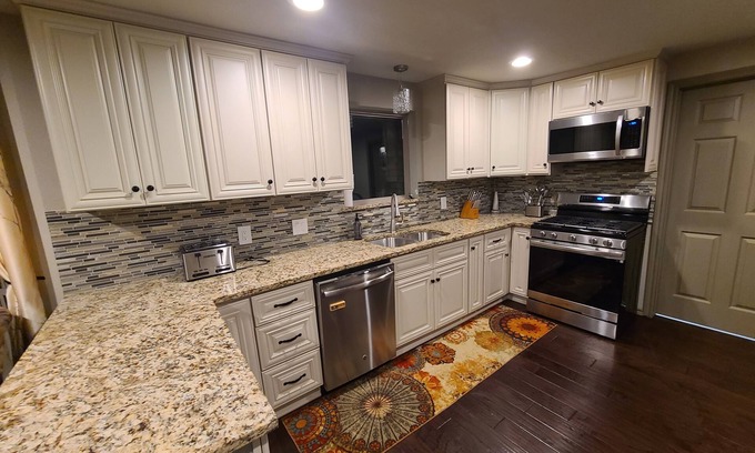 West Arlington Casa | Min 30 Day Lease ** Furnished 4 BR Canal Home Interlochen Arlington TX