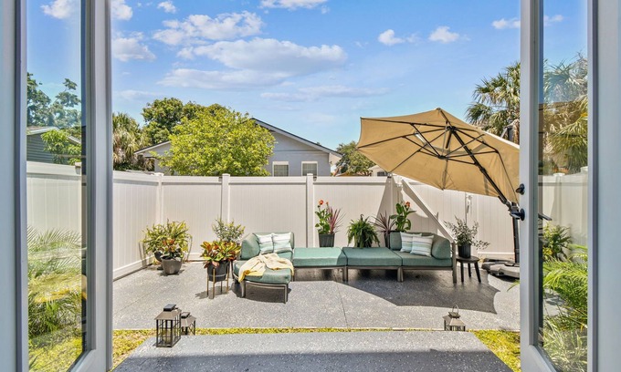 SoHo Casa | Min Dwntn XXL Private Rooftop Outdoor TVs Kingbed