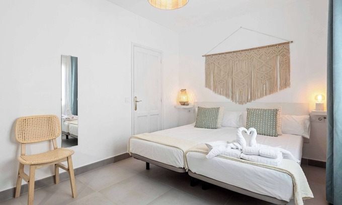 Los Cocoteros Apartamento | Serenity Cove Paraíso Cocoteros by Bayside Rentals