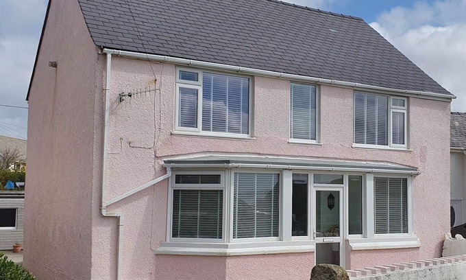 Holyhead Casa | Min y don is a detached house with spectacular sea views, near treaddurbay beach