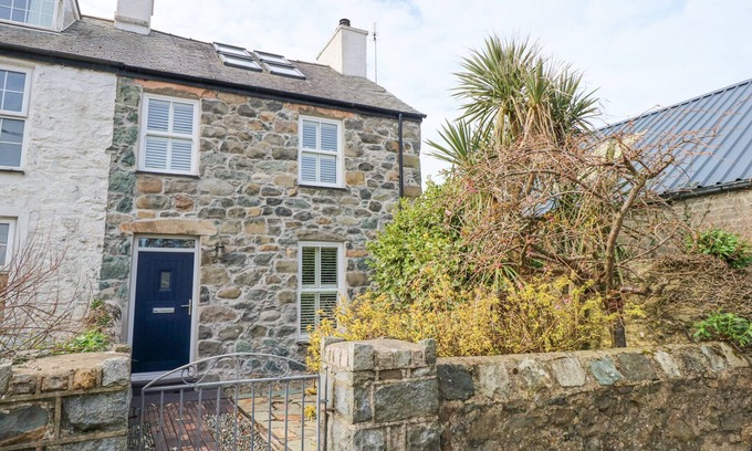 Edern Cabaña | MIN Y MOR - MORFA NEFYN, pet friendly, with open fire in Morfa Nefyn