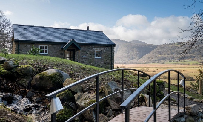 Tal-y-Cafn Cabaña | Minafon es una conversión aislada de granero, el lugar perfecto para una escapada romántica.