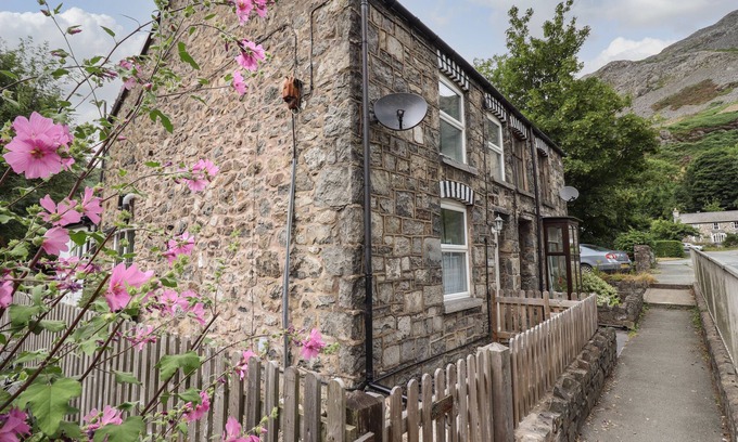 Llangynog Cabaña | MINAFON, pet friendly, with open fire in Llangynog