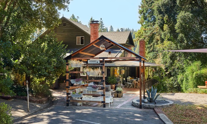 Guerneville Cama Y Desayuno | Mine + Farm, The Inn at Guerneville, CA