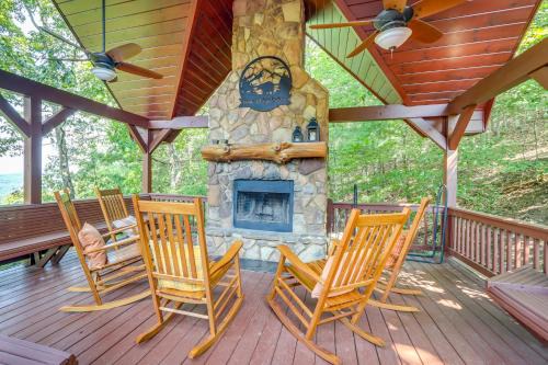 Mineral Bluff Casa | Mineral Bluff Bear Ridge Cabin with Hot Tub!